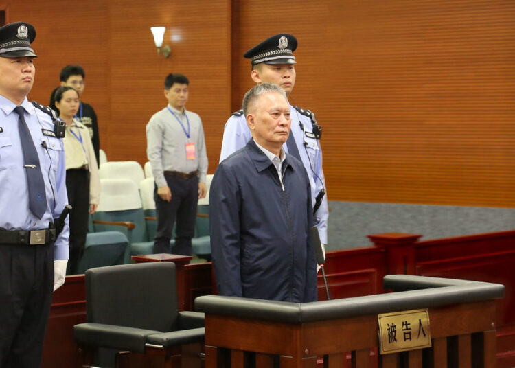 Condenan a muerte a un alto funcionario chino por recibir cuantiosos sobornos