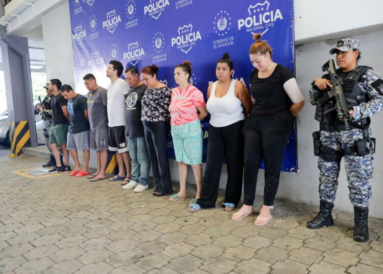 Capturan a nueve estafadores, incluidos tres colombianos, por venta de boletos aéreos falsos