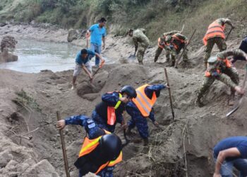 Colapso de talud soterró a trabajadores en El Limón, Cuscatlán; continúan labores de rescate