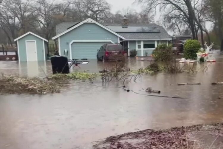 “Ciclón Bomba” deja un fallecido y deja cientos de miles sin electricidad en Estados Unidos