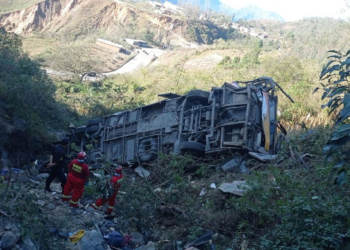 10 fallecidos en la caída de una furgoneta de pasajeros en el sur de Perú