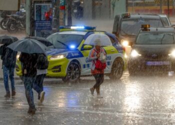 Lluvias torrenciales en España inundan ahora Cataluña