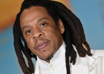 Acusan a Jay-Z de violar a niña de 13 años en 2000 junto a Sean “Diddy” Combs