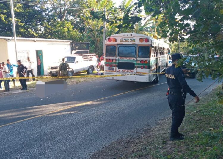 Accidente de tránsito deja tres muertos y cinco lesionados en la Carretera Antigua a Zacatecoluca