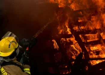 Fallecen nueve personas al incendiarse un almacén en construcción en el este de China