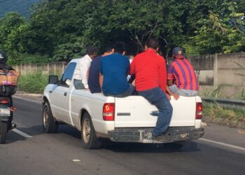 Los Pick-ups no pueden transportar personas en los laterales