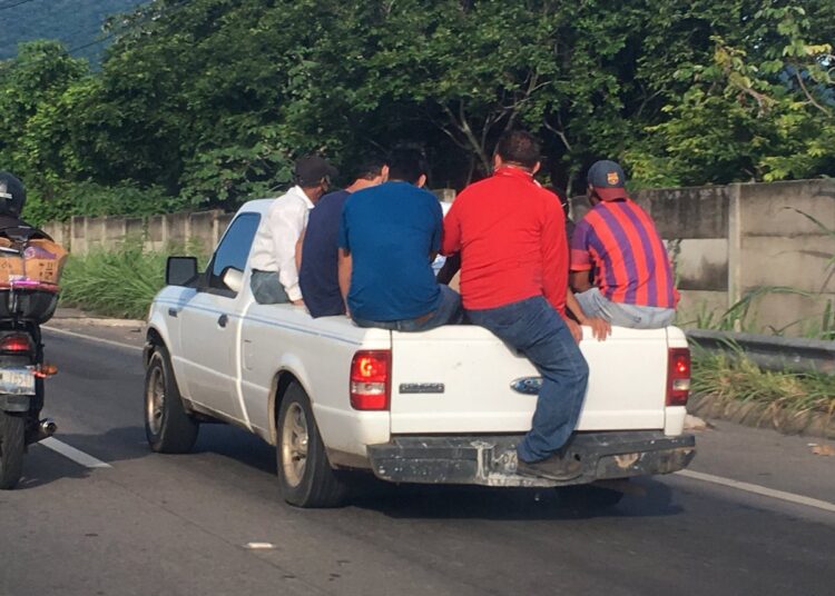 Los Pick-ups no pueden transportar personas en los laterales