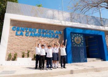 Inauguran moderna escuela en La Campanera