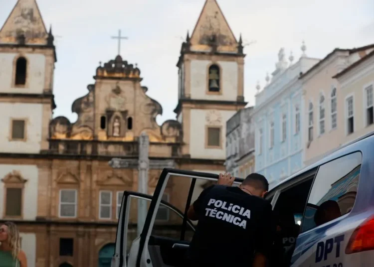 Un fallecido y seis heridos por la caída del techo de histórica iglesia en nordeste de Brasil