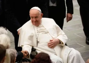 Papa Francisco presenta leve mejoría en su salud