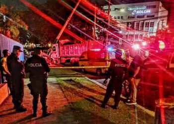 Un Muerto Tras Colisión entre Camión y Pick Up en Antiguo Cuscatlán