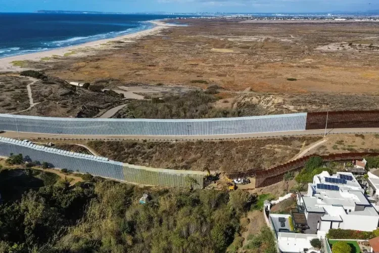 Estados Unidos añadirá más de 10 kilómetros a su muro fronterizo con México