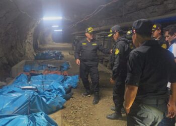 Perú decreta toque de queda en distrito donde asesinaron 13 mineros