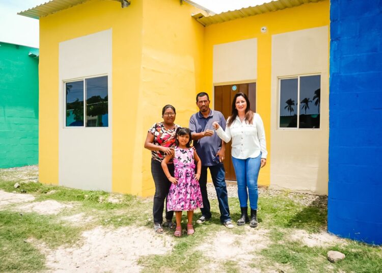Cien familias de San Vicente Sur reciben viviendas dignas
