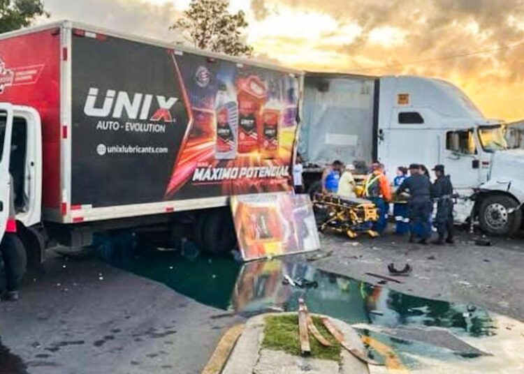Choque múltiple en carretera a Sonsonate deja un lesionado y paraliza el tránsito