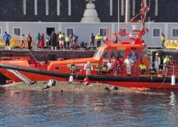 Fallecen cuatro mujeres y tres niñas migrantes tras volcarse una barca en España