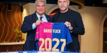 Hansi Flick renueva con el Barcelona hasta junio de 2027