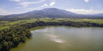 Recuperan cuerpo de joven desaparecido en la Laguna de Chanmico, San Juan Opico