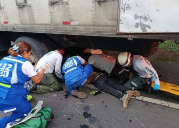 Motociclista resulta lesionado tras chocar con camión en el bypass Santa Ana–Metapán