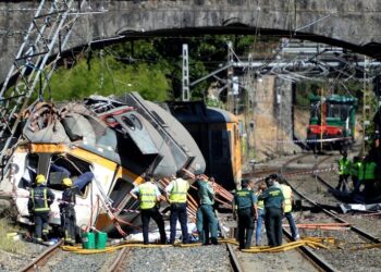 Cuatro heridos tras choque de un tren con un vehículo en Portugal