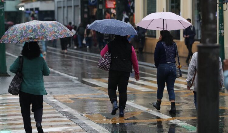 Lluvias puntuales afectarán zona norte y cordilleras del país este martes