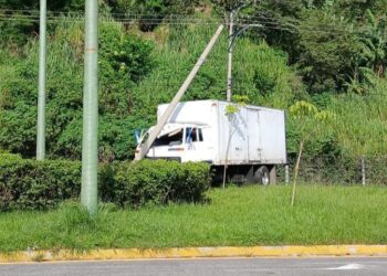 Tres personas resultaron lesionadas en un choque de camiones en San Marcos 