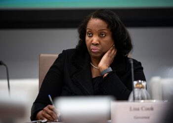 Trump despide a gobernadora de la Reserva Federal por primera vez: Es acusada de fraude hipotecario 