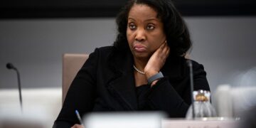 Trump despide a gobernadora de la Reserva Federal por primera vez: Es acusada de fraude hipotecario 