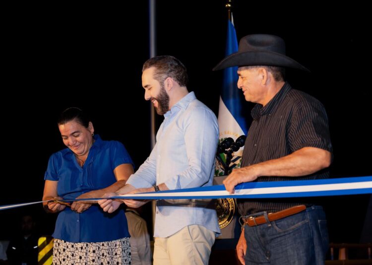 Presidente Bukele inaugura modernos puentes en San Miguel