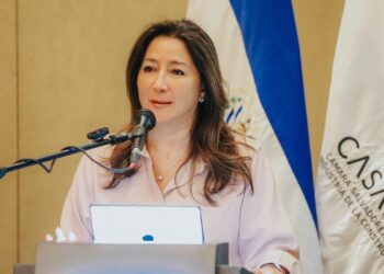 Ministra de Vivienda impulsa proyectos habitacionales de interés social en El Salvador