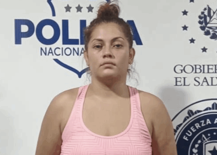 Mujer ataca con arma blanca a su pareja por celos 