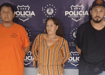 Capturan a dos hombres y una mujer por vapulear a un sujeto en Sonsonate