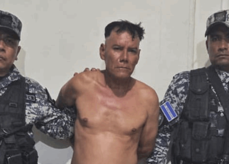 Capturan a hombre que lesionó a dos personas con un cuchillo en Cuscatlán 