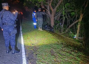 Motociclistas pierden la vida al impactar entre ellos