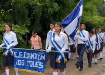 Bukele ordena pavimentar calle en Ahuachapán gracias a la comunidad educativa