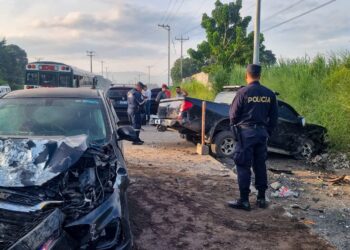 Hombre ebrio causa accidente en carretera a San Salvador