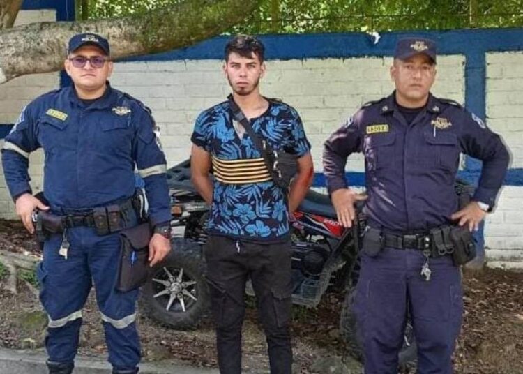 Motociclista atropella a mujer en Chalatenango Sur y es capturado por no portar licencia