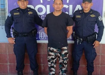 Sujeto es detenido por entrar a una casa y amenazar con un corvo a la dueña