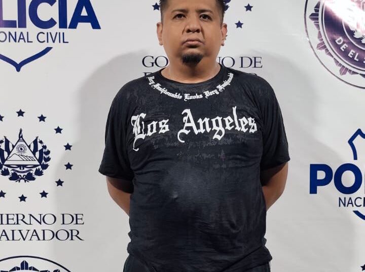 Arrestan a hombre que atacó con cuchillo a su esposa en San Salvador 