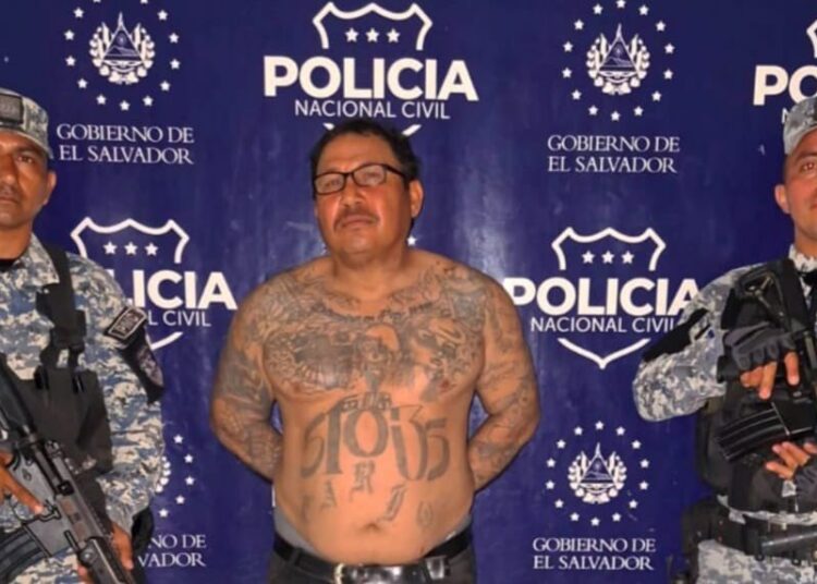 Capturan a terrorista que intentó ocultar sus tatuajes de la pandilla
