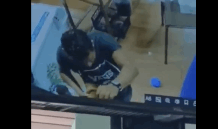 Captura a joven acusado de hurtar los ahorros de los trabajadores de un agromercado