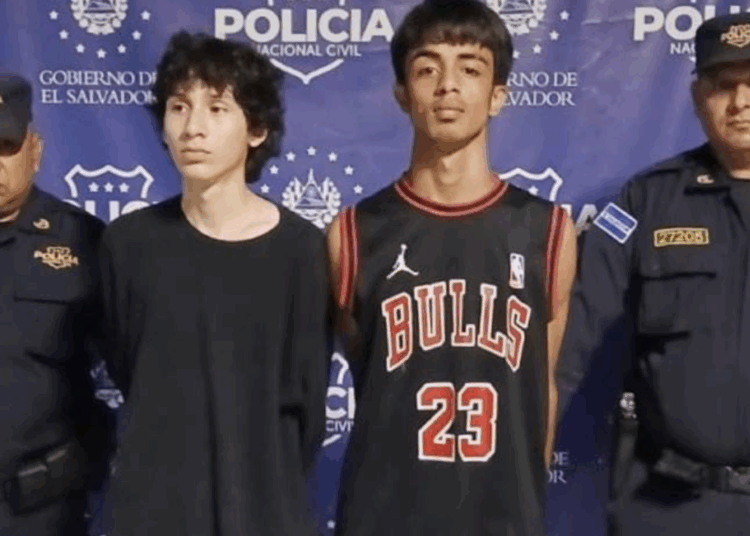 PNC captura a dos jóvenes con marihuana en Santa Tecla 