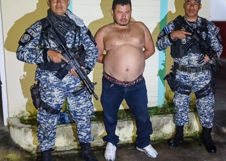 Hombre ebrio hiere gravemente a vecino con un corvo en Chalatenango 