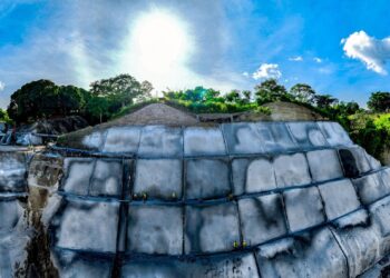 Gobierno avanza en obras para eliminar cárcava en colonia Santa Eduviges, Soyapango