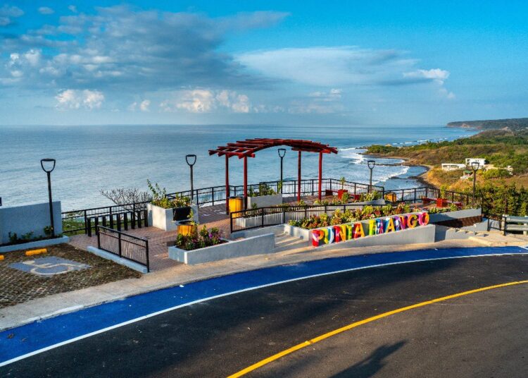 El Salvador firma financiamiento de $65 millones para transformación costera