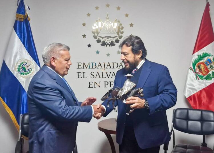 Vicepresidente Ulloa confirma apertura de sede de la Universidad César Vallejo en El Salvador