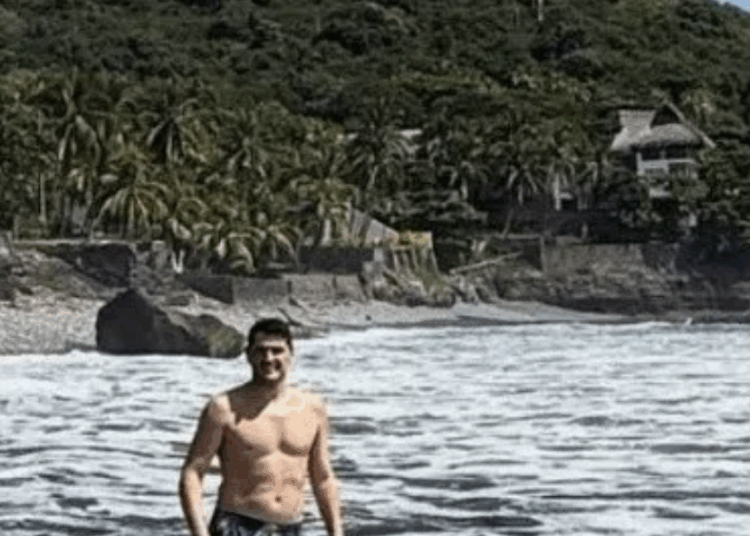 Iker Casillas visita playa El Sunzal en La Libertad 