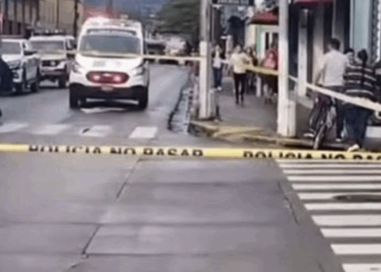 Bus atropella a mujer en Santa Tecla