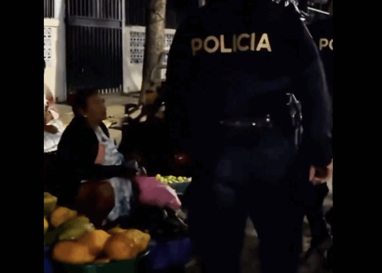 Policias acompañan a ciudadanos en sus jornadas de trabajo
