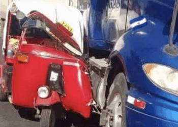 Accidente entre mototaxi y rastra en Usulután 